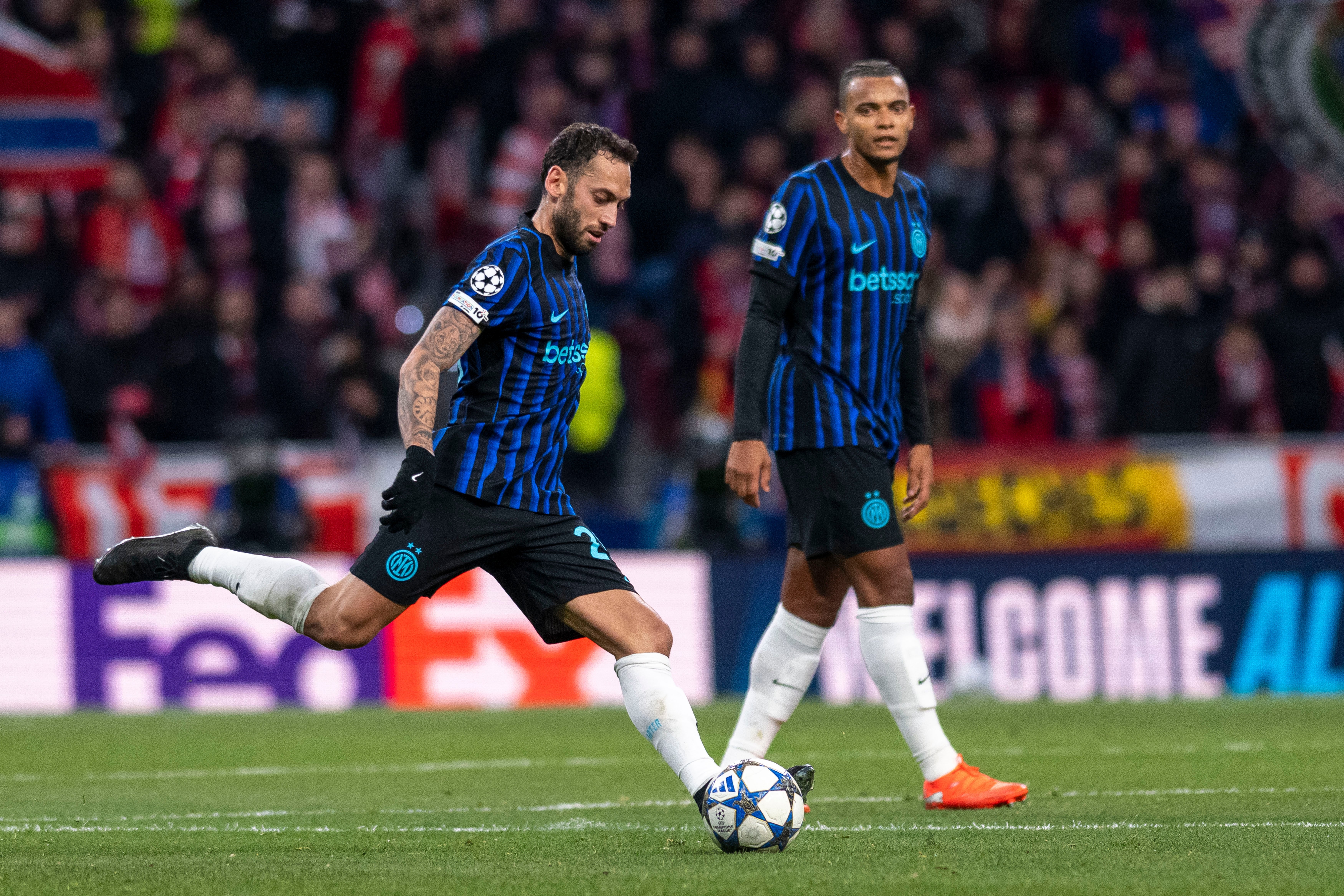 爱奇艺体育直播-记者：因小腿伤势，恰尔汗奥卢预计无缘欧冠对阿森纳和多特的比赛