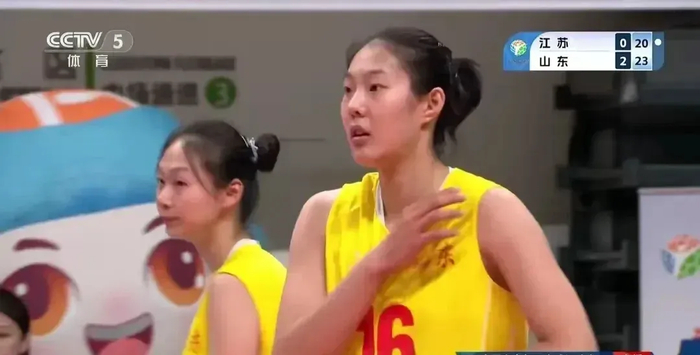 爱奇艺体育直播-别再骂郭湘玲！山东女排惨败江苏，锅不该小将背，教练才是真问题|江苏女排|球队|球迷|主力|孙杰_新浪体育_新浪新闻